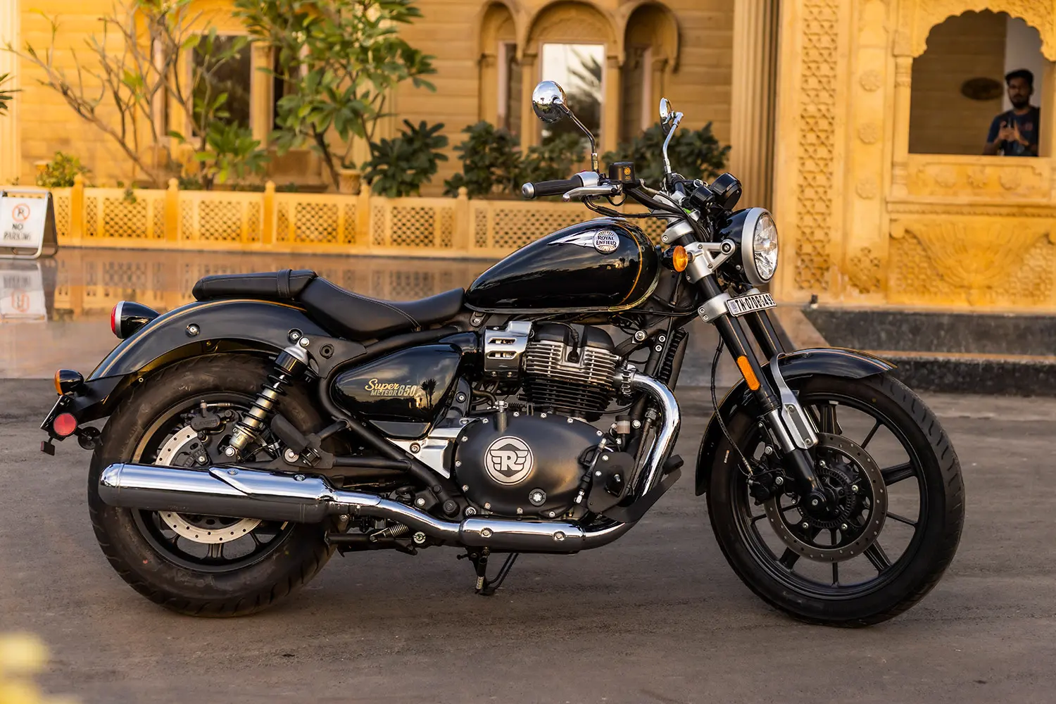Royal Enfield Super Meteor 650 Review, Price, Specs and Features
